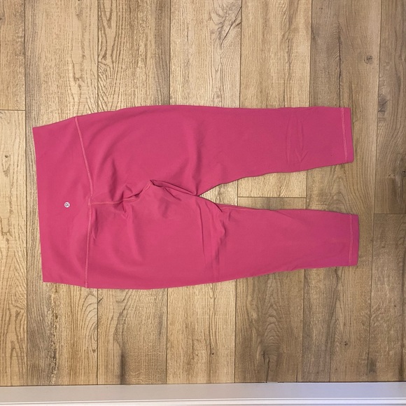 Align crop 23 inch - Picture 4 of 4